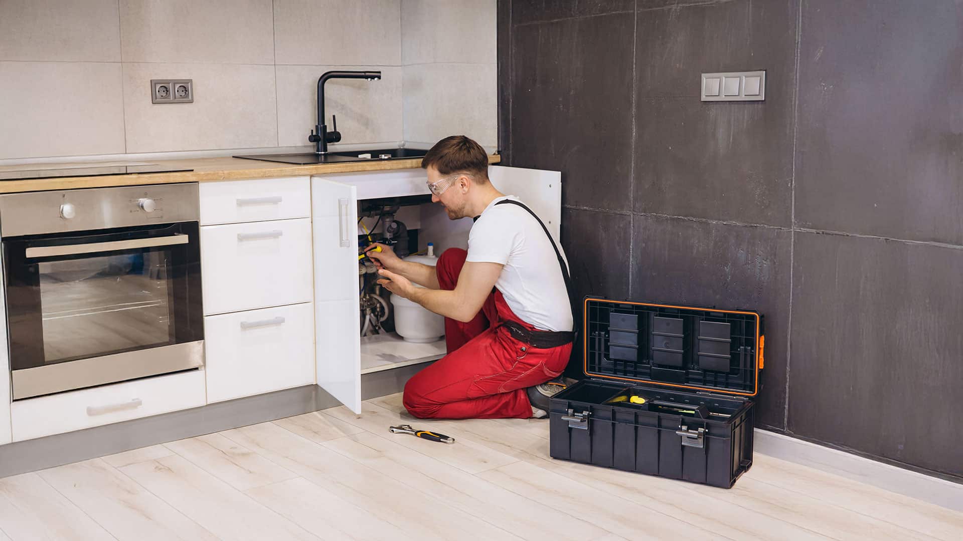 Service_Wasser-und-Elektroanschluss